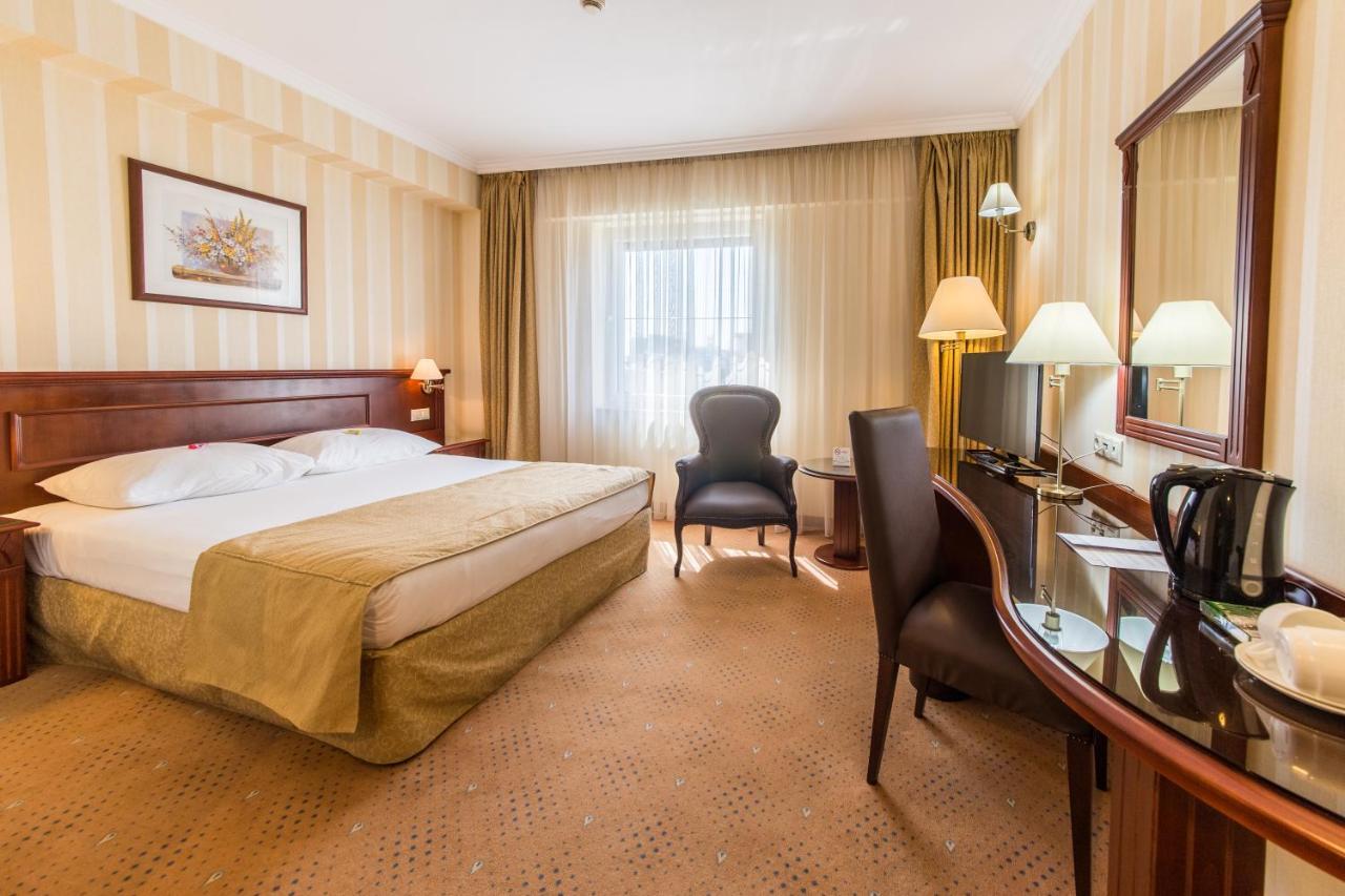 Ramada Hotel & Suites By Wyndham Bucharest North Bagian luar foto