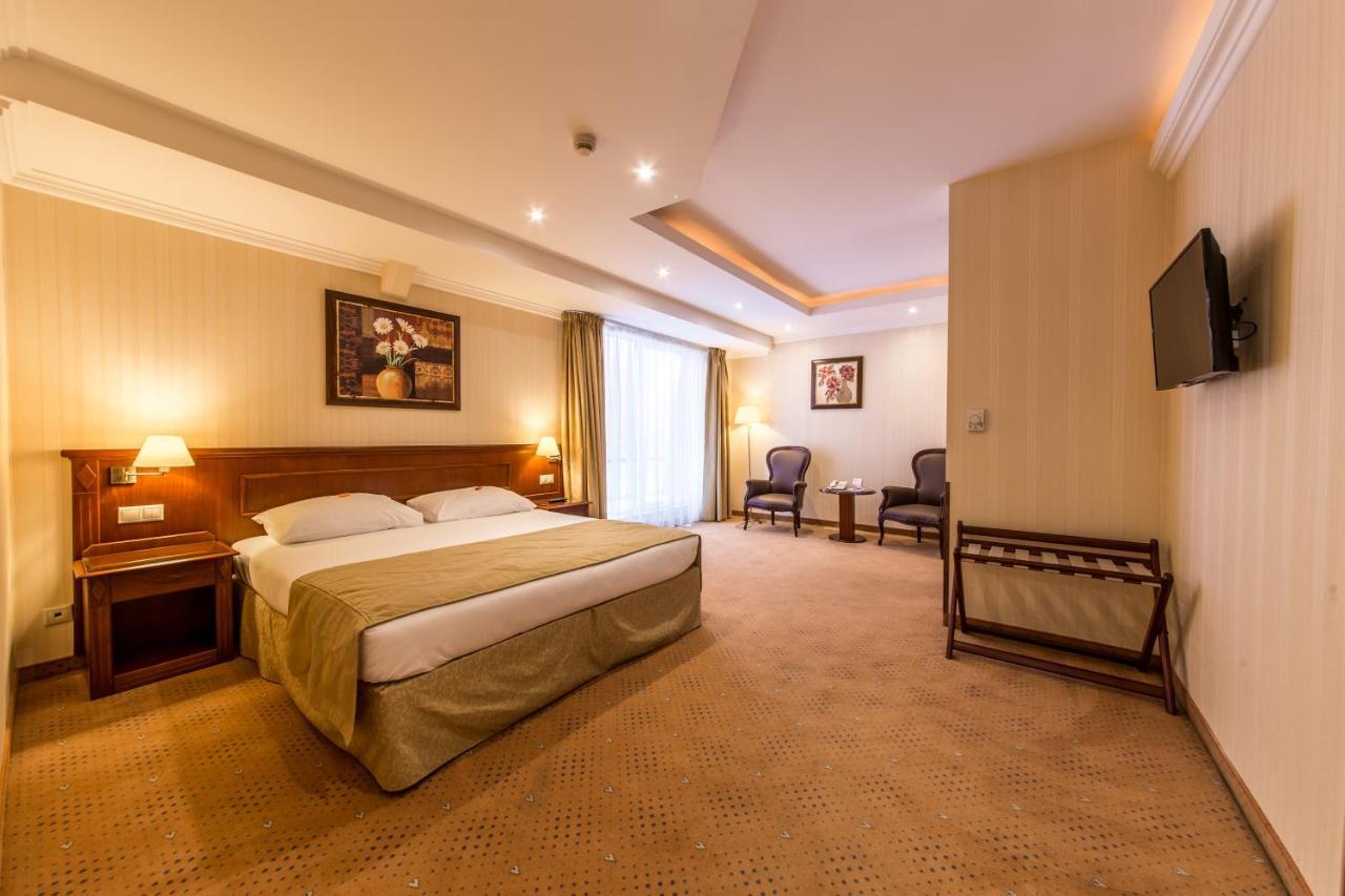 Ramada Hotel & Suites By Wyndham Bucharest North Bagian luar foto