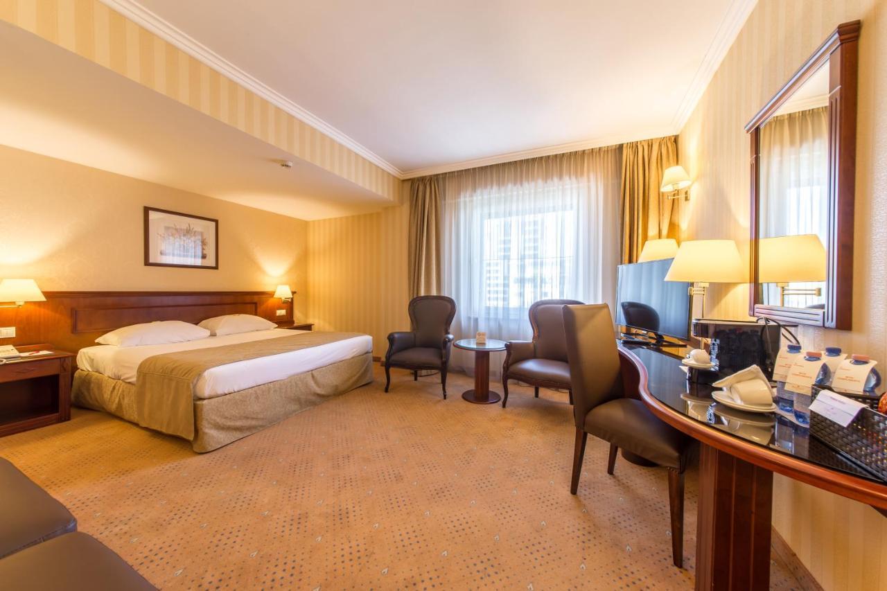 Ramada Hotel & Suites By Wyndham Bucharest North Bagian luar foto
