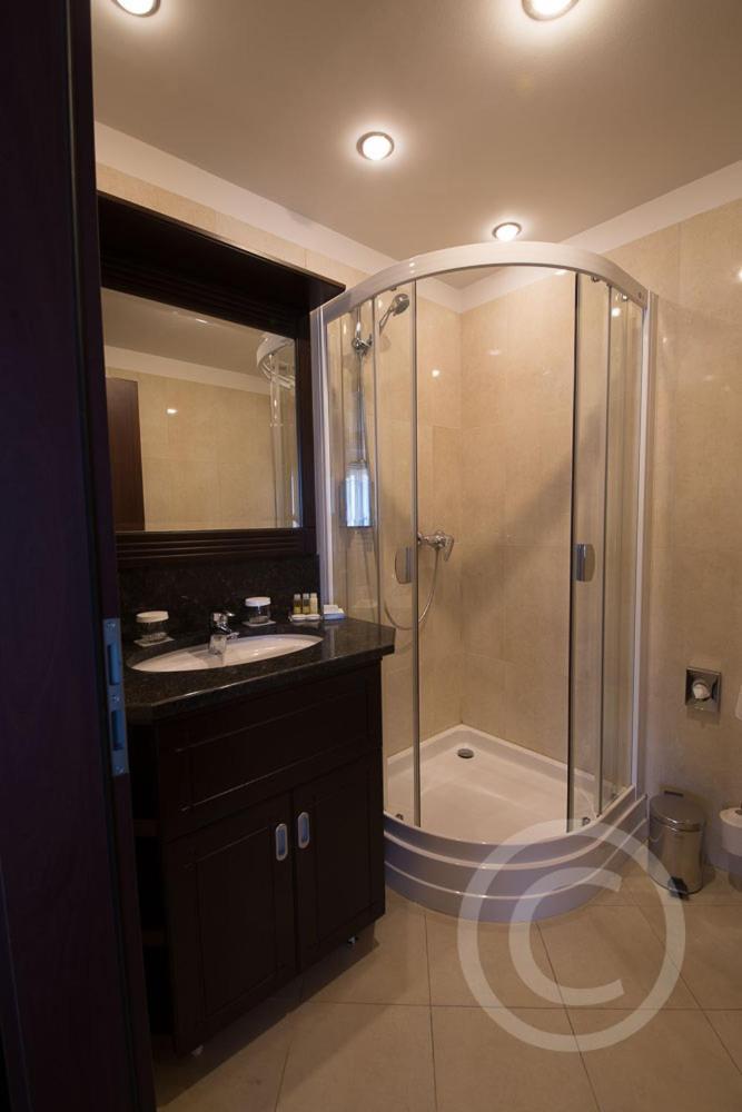 Ramada Hotel & Suites By Wyndham Bucharest North Bagian luar foto