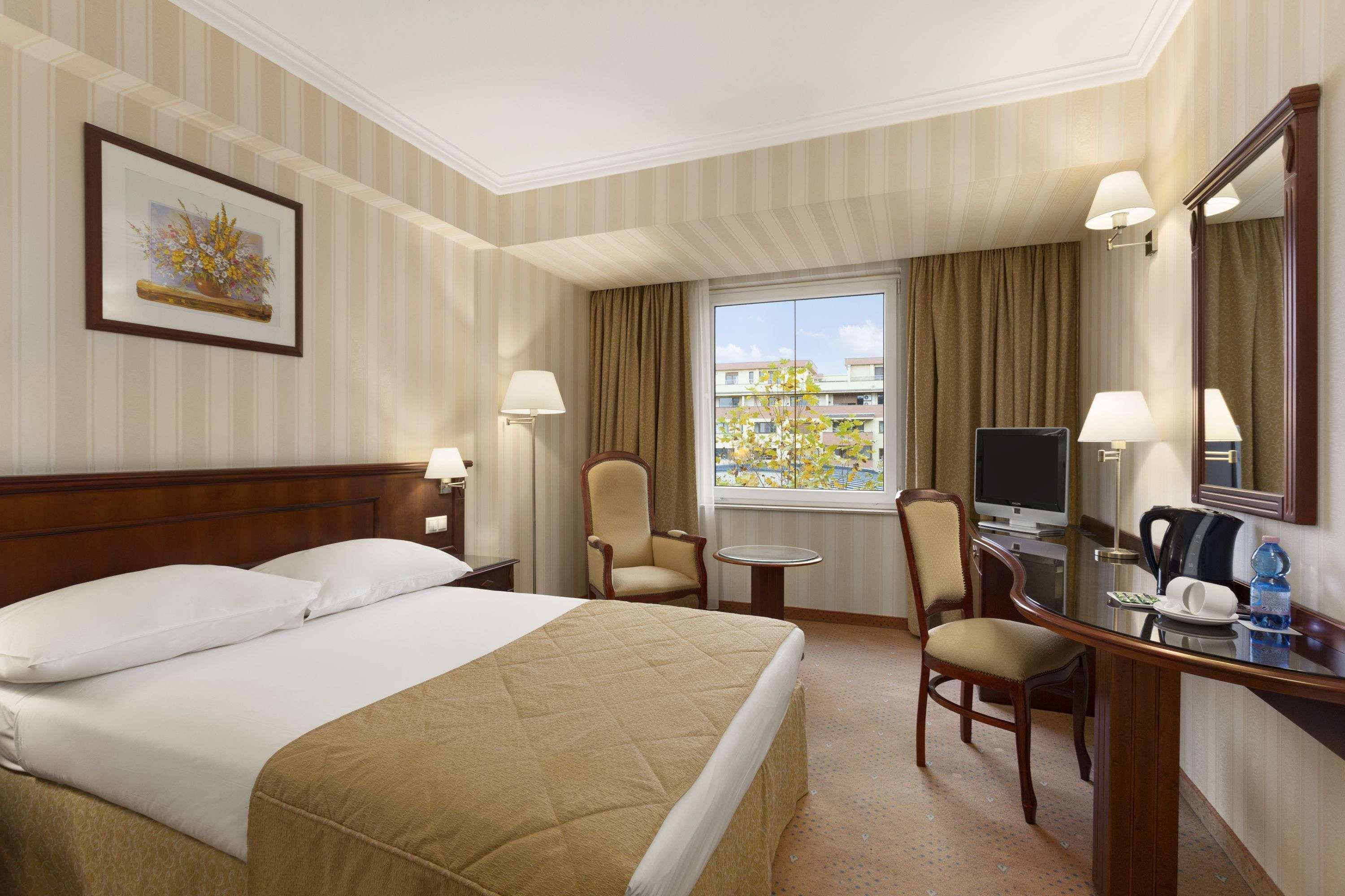 Ramada Hotel & Suites By Wyndham Bucharest North Bagian luar foto