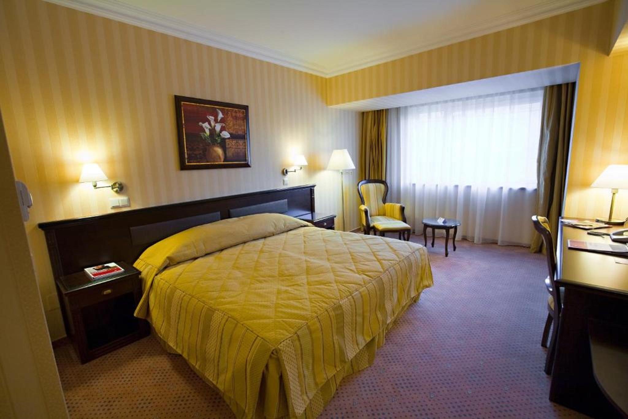Ramada Hotel & Suites By Wyndham Bucharest North Bagian luar foto