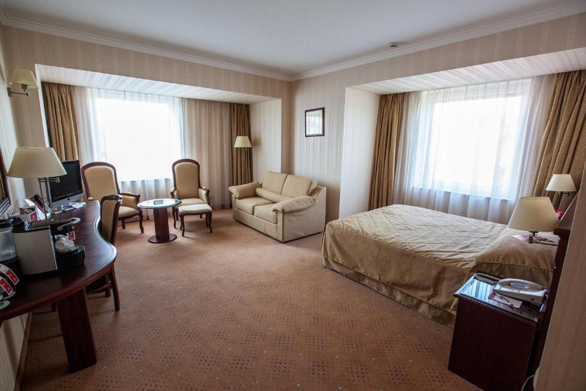 Ramada Hotel & Suites By Wyndham Bucharest North Bagian luar foto