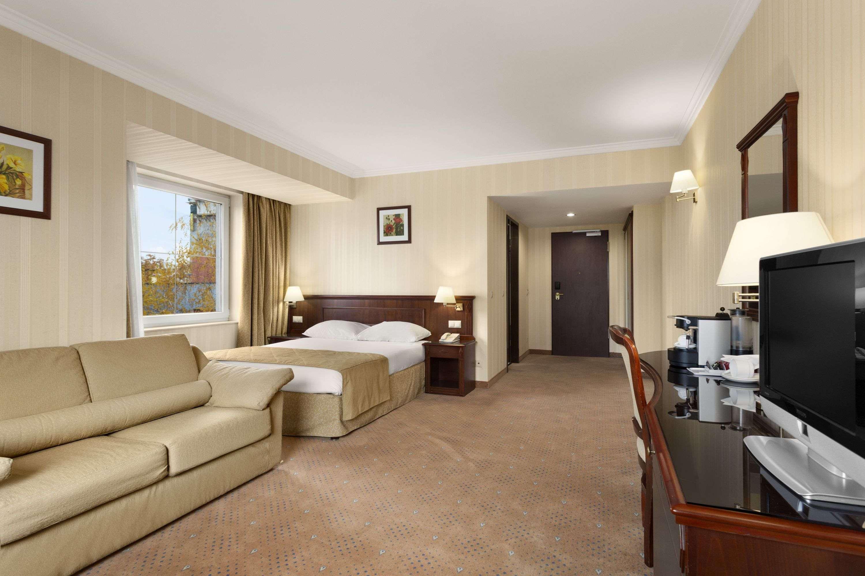 Ramada Hotel & Suites By Wyndham Bucharest North Bagian luar foto