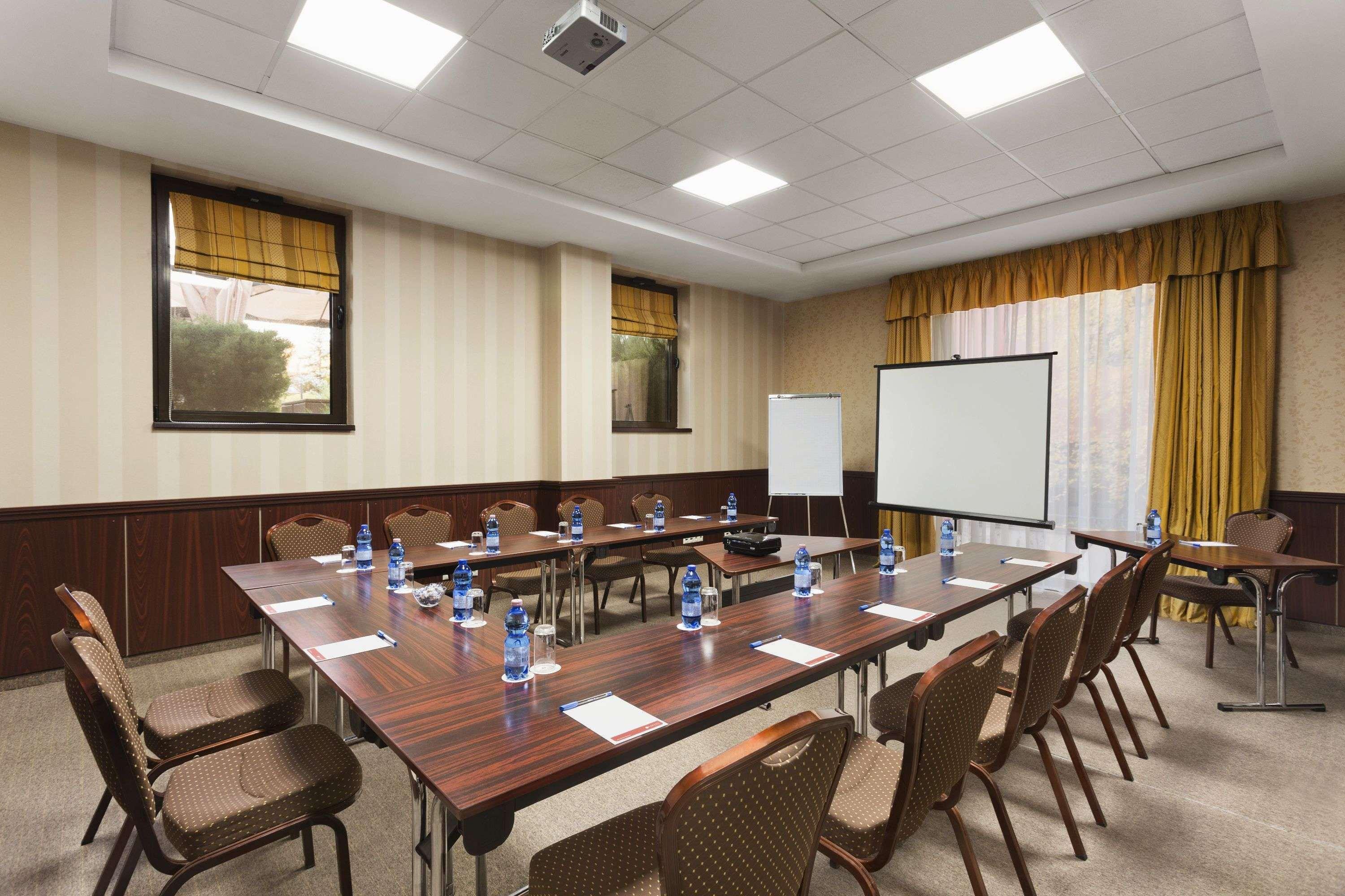 Ramada Hotel & Suites By Wyndham Bucharest North Bagian luar foto