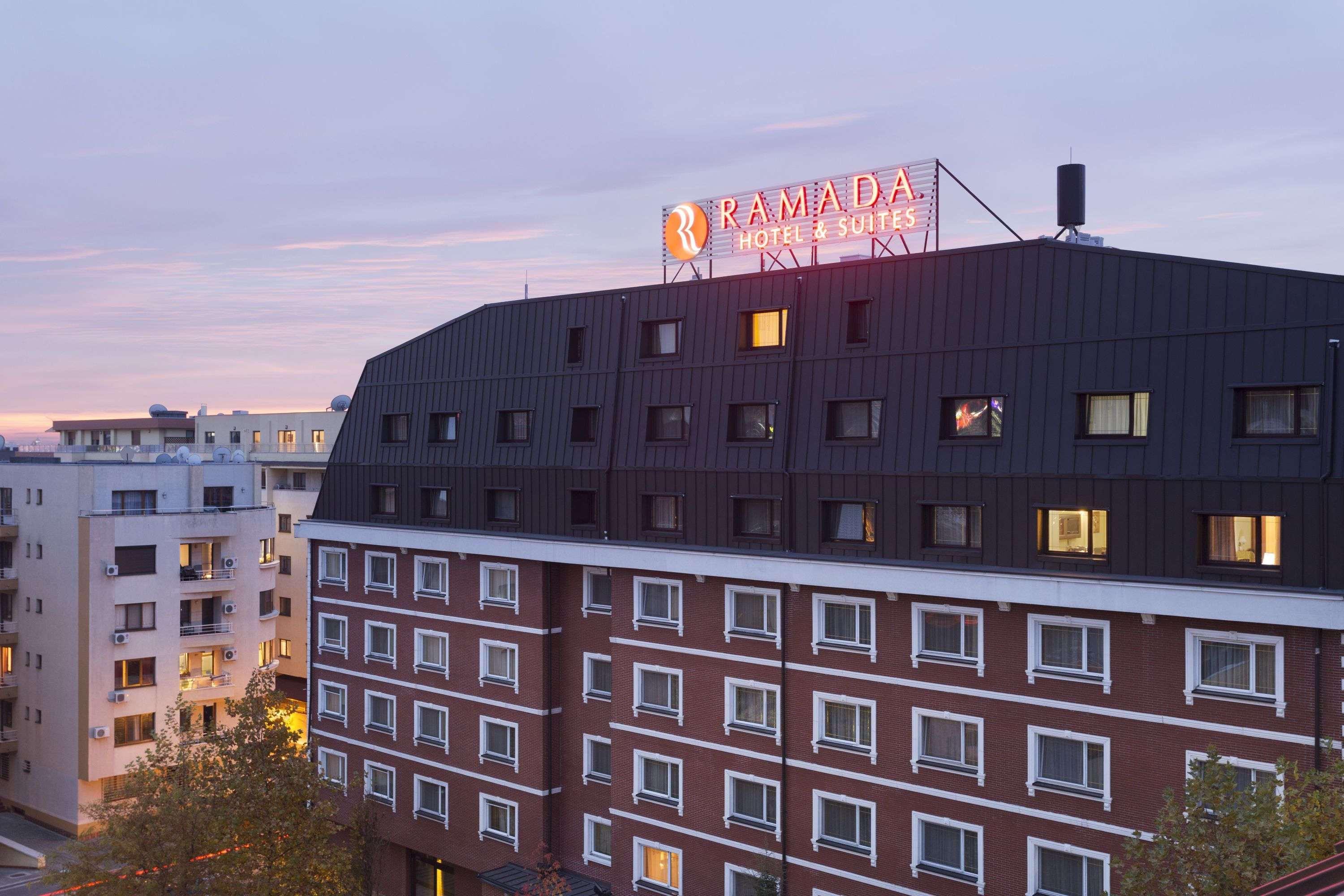 Ramada Hotel & Suites By Wyndham Bucharest North Bagian luar foto