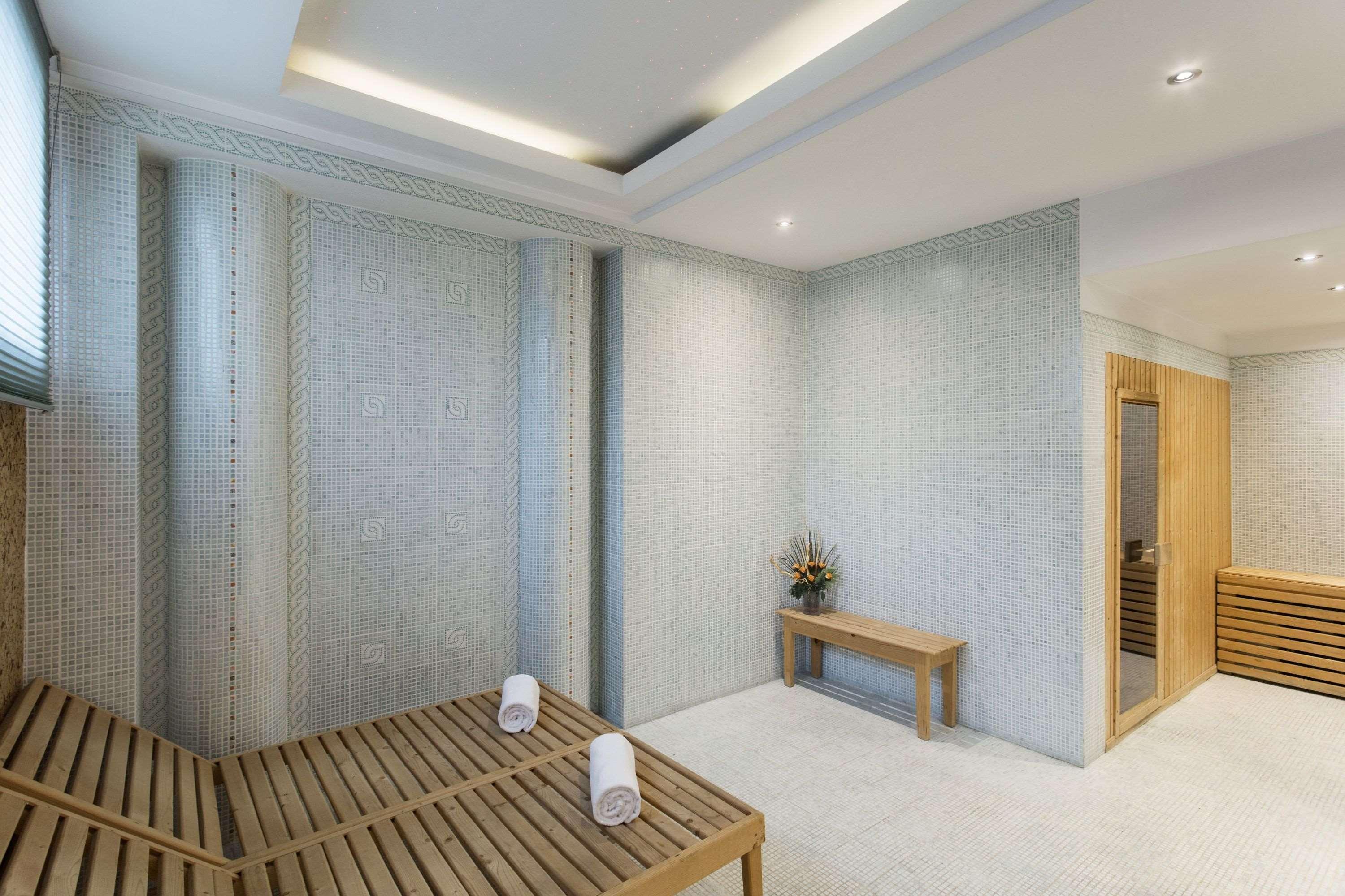 Ramada Hotel & Suites By Wyndham Bucharest North Bagian luar foto