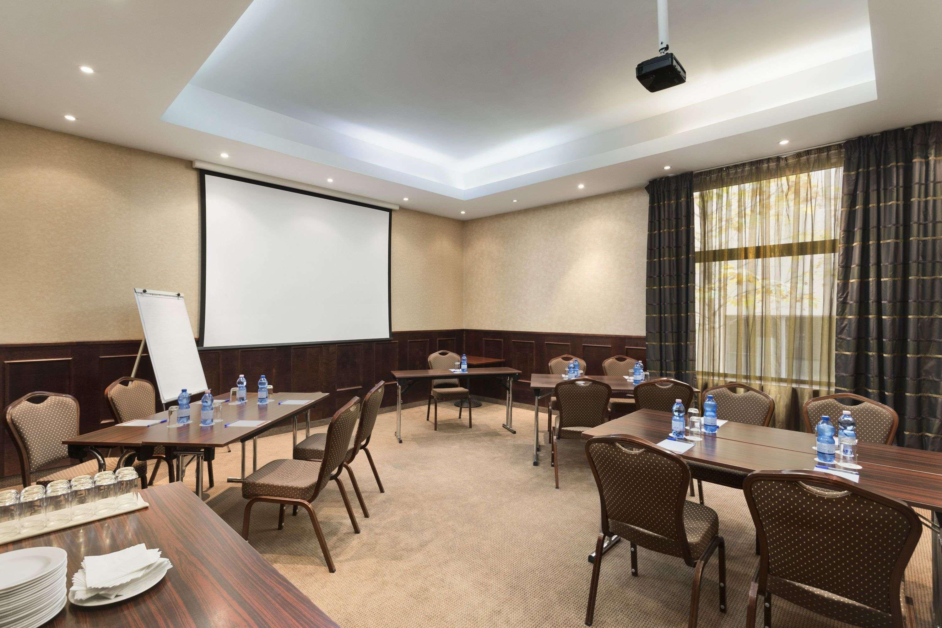 Ramada Hotel & Suites By Wyndham Bucharest North Bagian luar foto