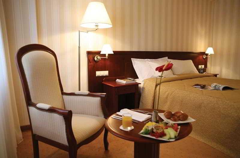 Ramada Hotel & Suites By Wyndham Bucharest North Bagian luar foto
