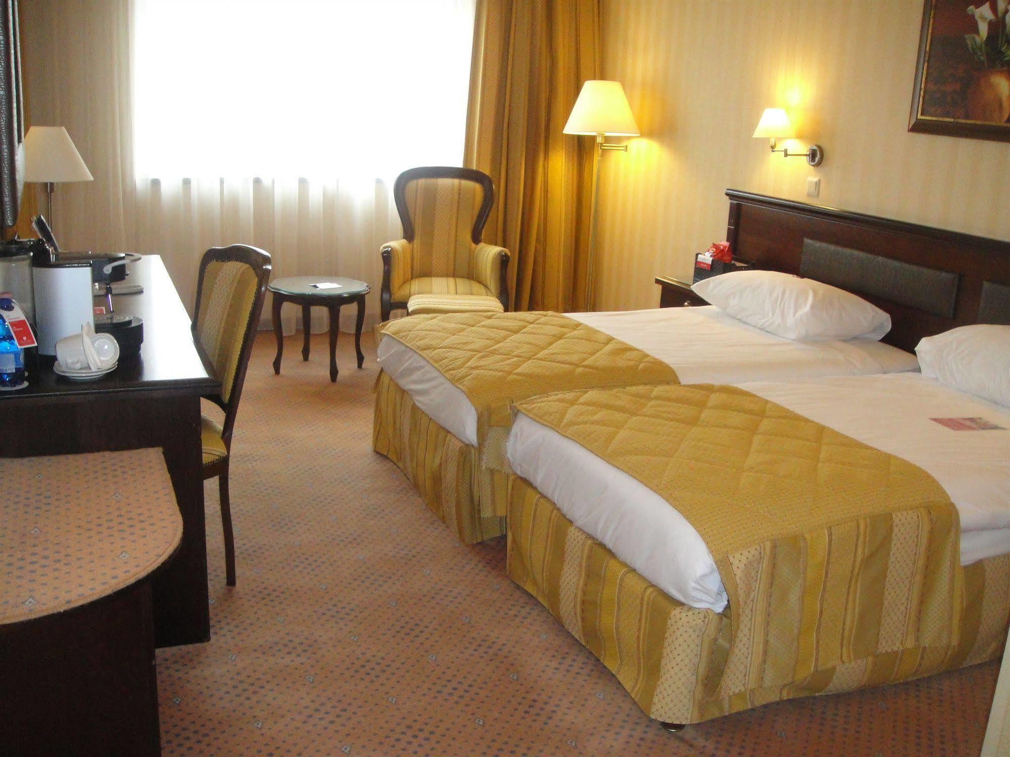Ramada Hotel & Suites By Wyndham Bucharest North Bagian luar foto