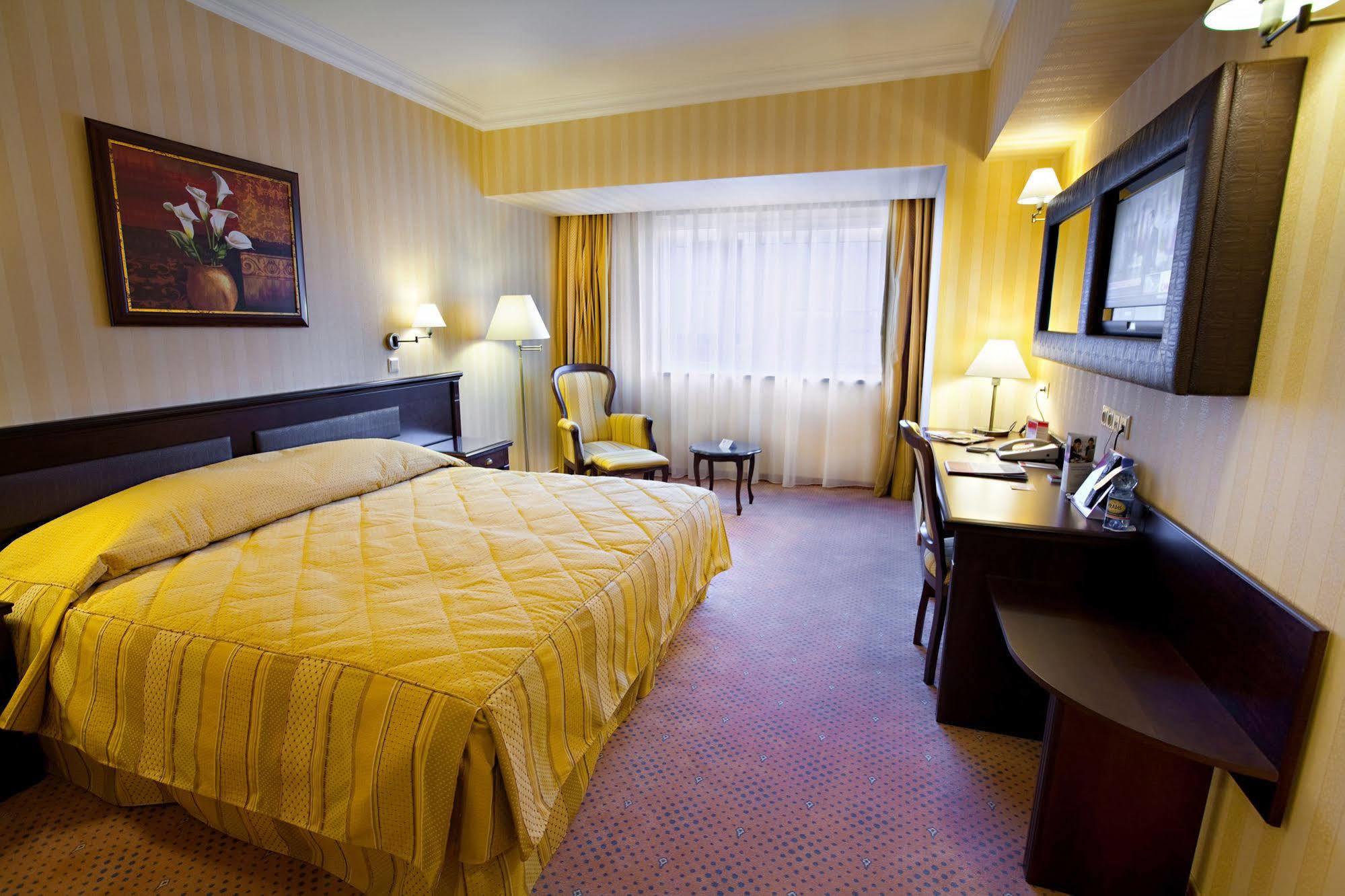 Ramada Hotel & Suites By Wyndham Bucharest North Bagian luar foto
