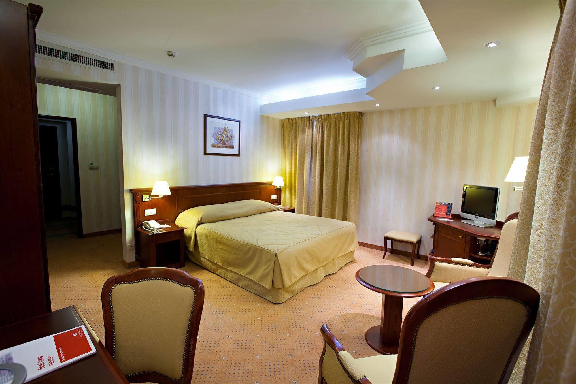 Ramada Hotel & Suites By Wyndham Bucharest North Bagian luar foto
