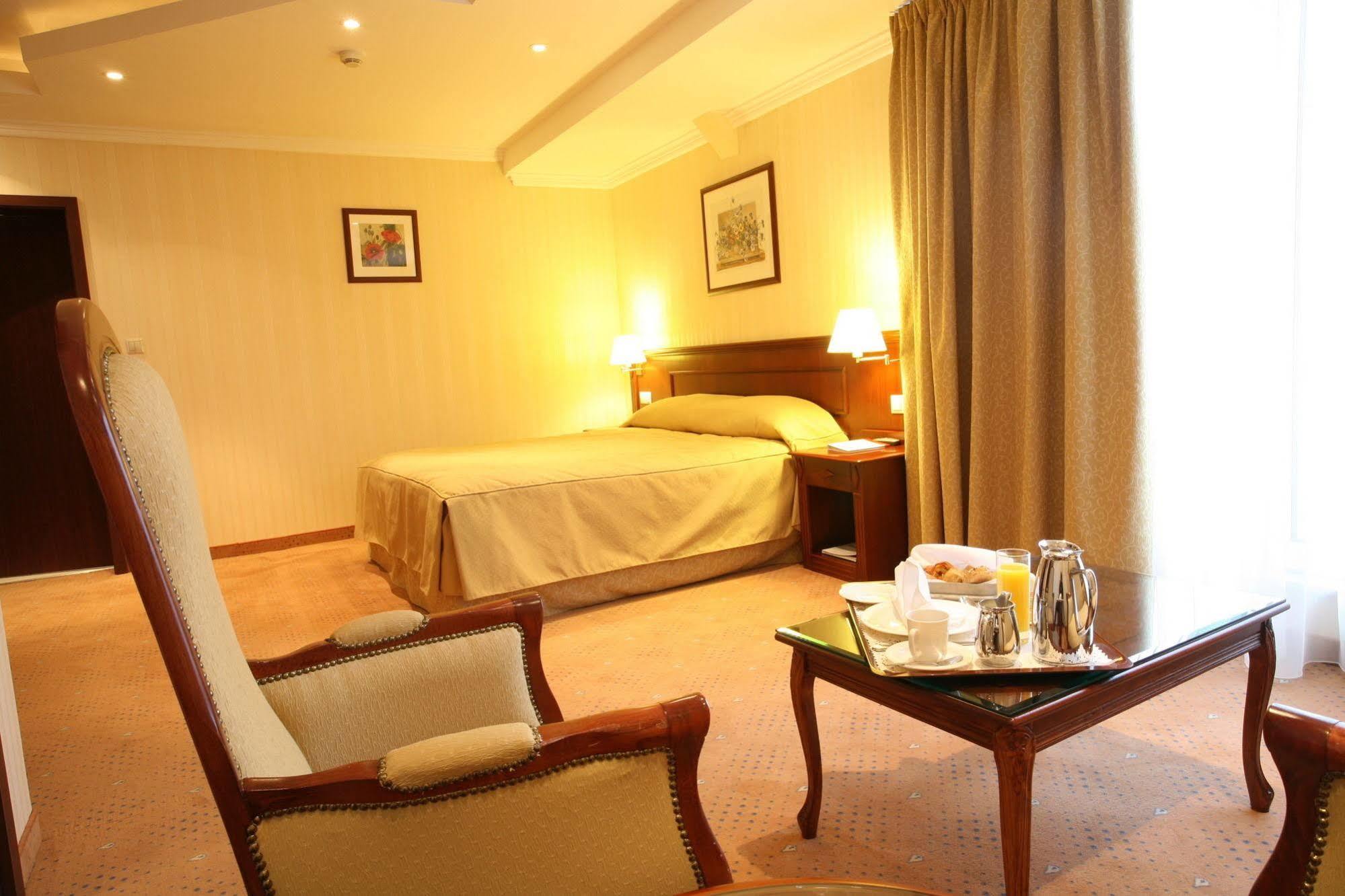 Ramada Hotel & Suites By Wyndham Bucharest North Bagian luar foto
