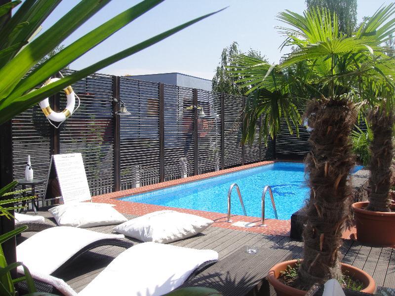 Ramada Hotel & Suites By Wyndham Bucharest North Bagian luar foto