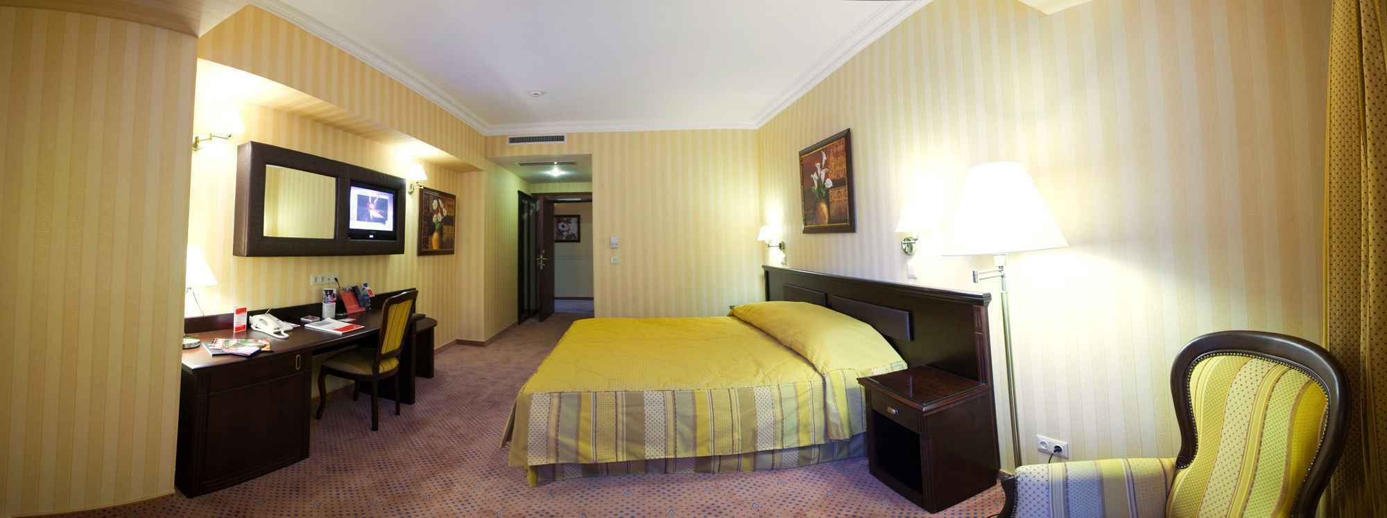 Ramada Hotel & Suites By Wyndham Bucharest North Bagian luar foto